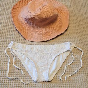 ❣️HP❣️White textured string bikini swimsuit bottom Sz: M